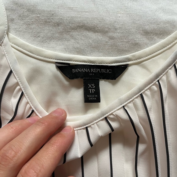 Banana Republic Pleated Tank Top - Picture 3 of 3